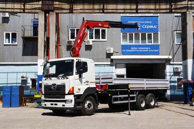 Бортовой крупнотоннажник HINO-700 с КМУ Amco Veba 120 2s от АЗ 