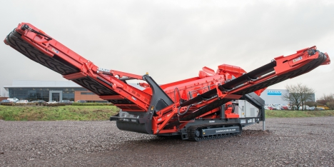 Новинка от Sandvik Construction: первичный мобильный грохот QE441