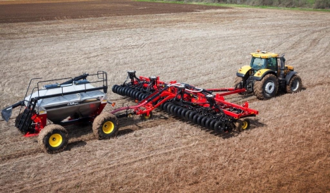 AGCO-RM: новые однодисковые пневматические сеялки Challenger 9800