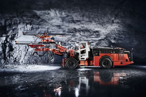 Sandvik представила проходческую буровую установку на аккумуляторной батарее